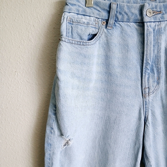 American Eagle Outfitters Light Blue Distressed Jeans - Picture 7 of 12